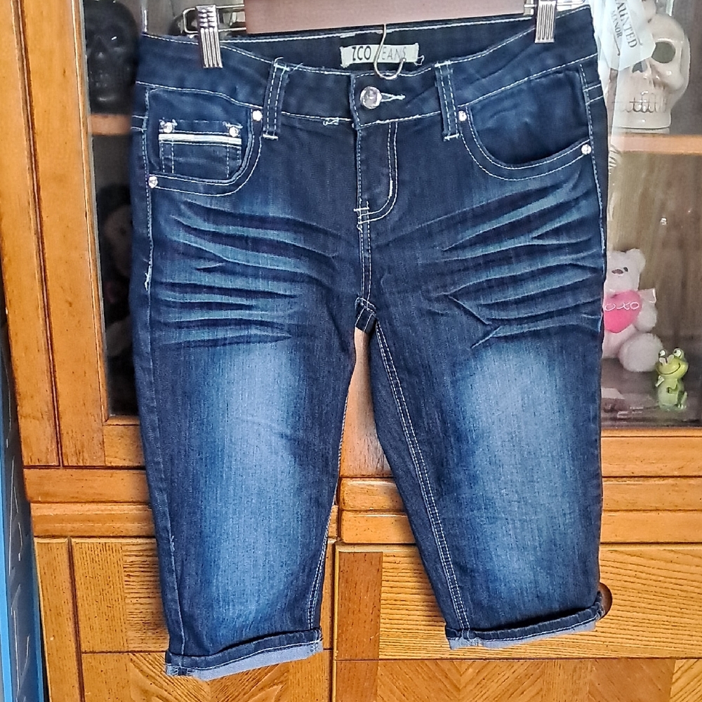 (51) Zco Women's Blue Denim Capris